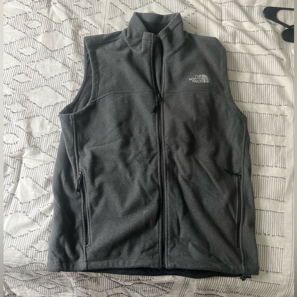 The North Face men’s full zip fleece vest in gray, size Large